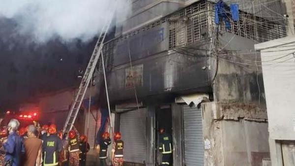 ঢাকায় অগ্নিকাণ্ডে নিহত বেড়ে ৪