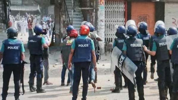 পুলিশ-হেফাজত সংঘর্ষ, আহত ২৫