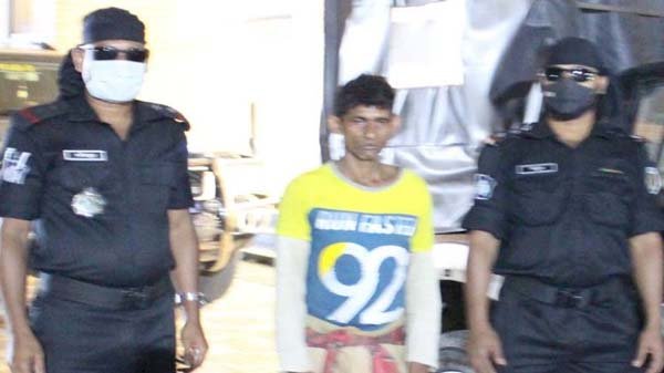 এয়ারপোর্ট থেকে ২৮৮ লিটার চুলাই মদসহ আটক ১