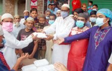 সুবিধা বঞ্চিতদের মাঝে তেররতন এলাকায় ইফতার বিতরণ