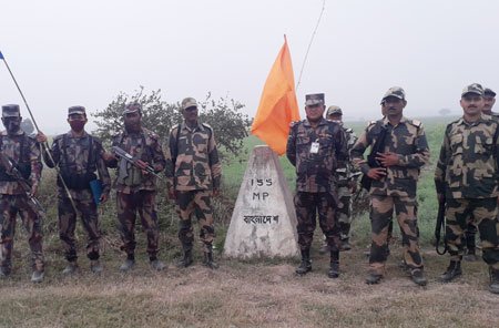 আটক বাংলাদেশীকে ফেরত দিয়েছে বিএসএফ
