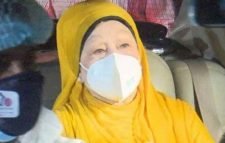 খালেদা জিয়াকে বিদেশ নিতে প্রস্তুত পরিবার, সরকারের অনুমতির অপেক্ষা