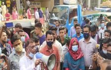 নগরের বন্ধ ঘোষিত ঝুঁকিপূর্ণ মার্কেটে খোলা দোকান