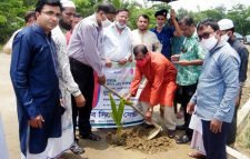 গোয়াইনঘাটের কুরআন মাদ্রাসায় রোটারী ক্লাব অব সিলেট সেন্ট্রালের বৃক্ষ রোপন