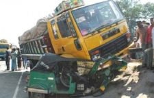 জৈন্তাপুরে ট্রাক-অটোরিকশা সংঘর্ষে একই পরিবারের ৪ জনসহ নিহত ৫