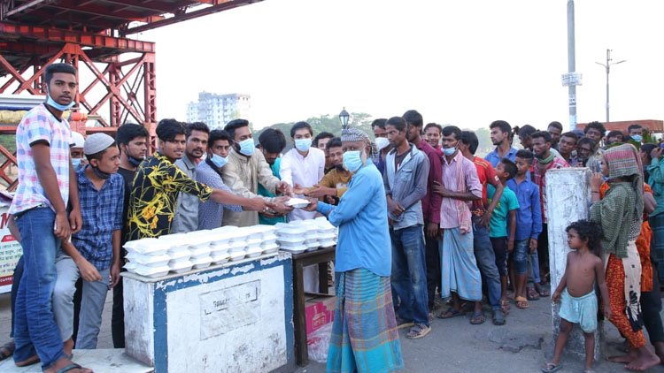 ১৪নং ওয়ার্ড ছাত্রলীগের উদ্যোগে  সুবিধা বঞ্চিতদের মাঝে ইফতার বিতরণ 