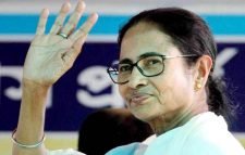 বিপুলভোটে জয়ী হয়ে ভারতের বাংলার মাটিতে আসছেন  তৃণমূল নেত্রী মমতা বন্দ্যোপাধ্যায়