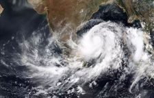 ‘যশ’ আছড়ে পড়তে পারে ১৫৫-১৬৫ কিলোমিটার বেগে