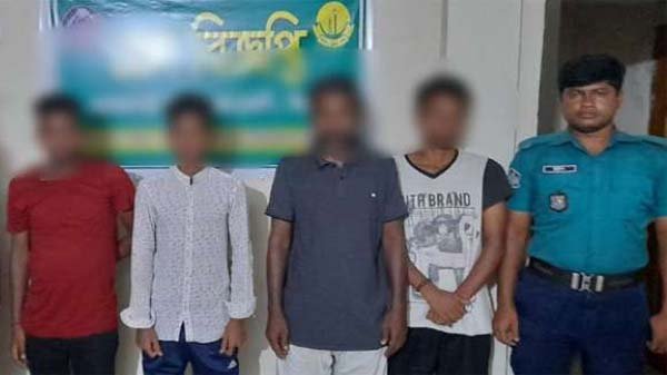 অনলাইনে জুয়া, ৪ জন গ্রেফতার