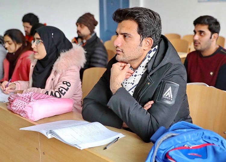 পাকিস্তানি শিক্ষার্থীদের  অনিশ্চিত শিক্ষা জীবন চীনে