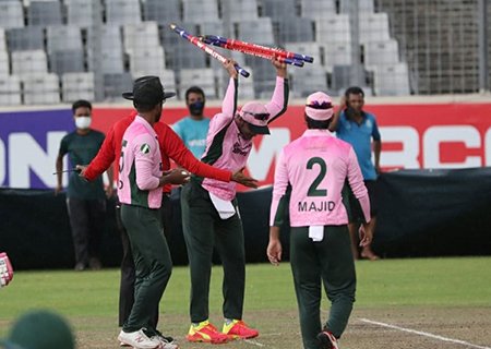 তিন থেকে চার ম্যাচ নিষিদ্ধ হতে পারেন সাকিব