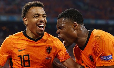 সহজ জয়ে শেষ ষোলোয় নেদারল্যান্ডস