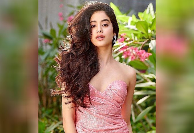 ঝড় তুললেন শ্রীদেবী কন্যা