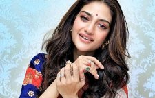 কটাক্ষের মুখে অন্তঃসত্ত্বা নুসরাত