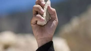 হায় ভারত! দলিত প্রেমিক ও মুসলিম প্রেমিকাকে পাথরে মাথা থেঁতলে হত্যা