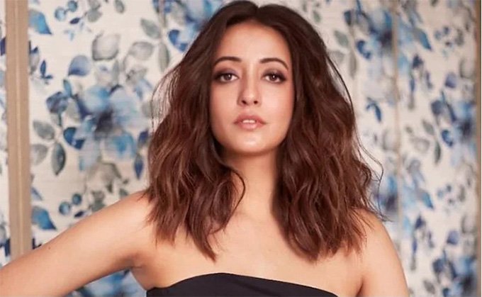 রাইমার খোলামেলা ছবি নিয়ে তোলপাড়