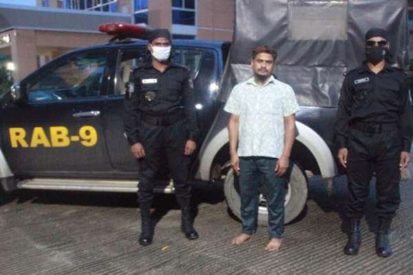 মেন্দিবাগ পয়েন্ট থেকে ইয়াবা কারবারি র‍্যাবের জালে