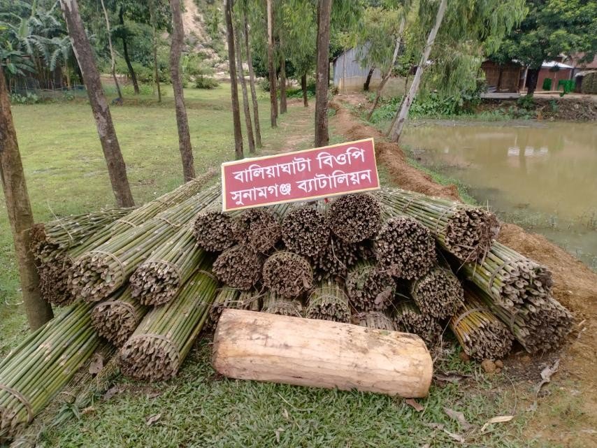 সুনামগঞ্জ গোল কাঠসহ ভারতীয় বিভিন্ন পণ্য আটক