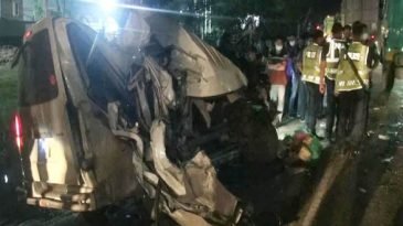 ট্রাক-মাইক্রোবাসের মুখোমুখি সংঘর্ষে নারী ও শিশুসহ নিহত ৫