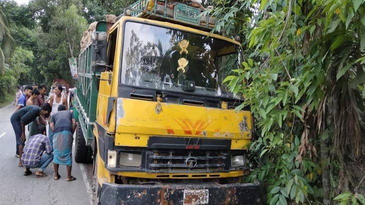 কোম্পানীগঞ্জে ট্রাকচাপায় প্রাণ গেল ২ মাদ্রাসাছাত্রের