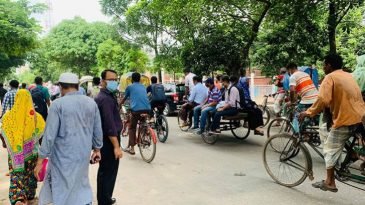 অফিস খোলা রেখে সীমিত লকডাউন, ভোগান্তিতে পেশাজীবীরা