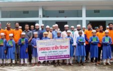 স্বাধীন বাংলা ব্লাড ডোনার সোসাইটির পক্ষ থেকে কোরআন মাজীদ বিতরণ