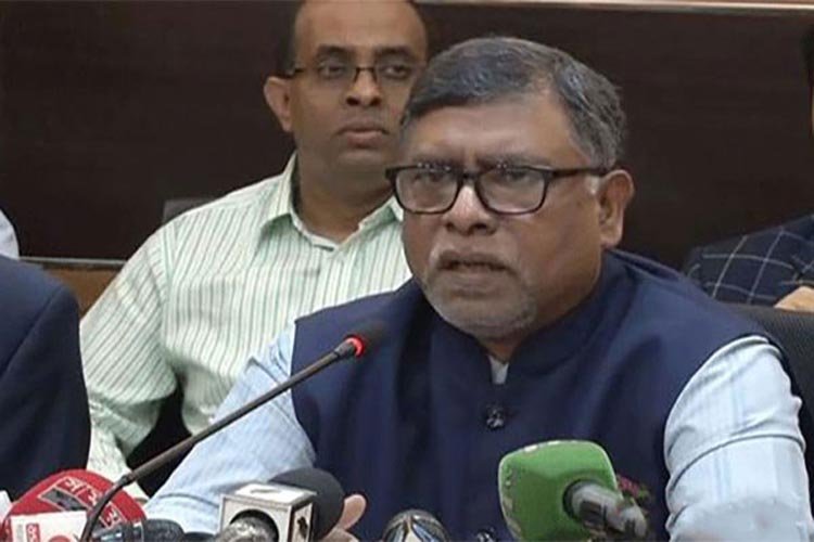 শুধু টিকা দিয়েই করোনা নিয়ন্ত্রণ সম্ভব না