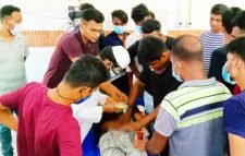 মোবাইল নিয়ে বিরোধ, স্কুলছাত্রকে কুপিয়ে জখম