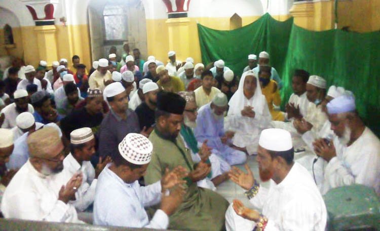 ভূমিকম্প রক্ষা থেকে হযরত শাহজালাল (রহ.) মাজারে মিলাদ ও দোয়া অনুষ্ঠিত