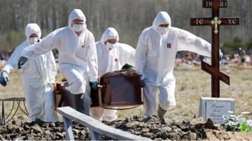 বিশ্বে করোনায় একদিনে আরো ৮ হাজারের বেশি মৃত্যু