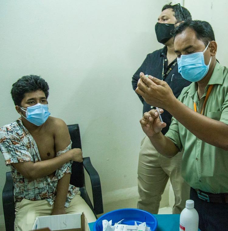 বাংলাদেশে সিনোফার্মের টিকা দেওয়া শুরু