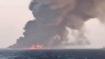 আগুন লেগে ডুবে গেলো ইরানি নৌবাহিনীর বড় জাহাজ