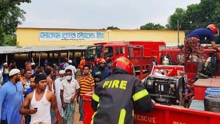 হঠাৎ বিকট শব্দে ৭০ হাজার মণ আলুসহ ধসে পড়ল হিমাগার