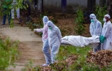 বিশ্বে করোনায় একদিনে আরো ৯ হাজার প্রাণহানি