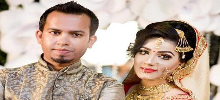 স্বামীর কাছে ফিরার জন্য কোটি বার মাথা ঠুকেছিলেন মাহি!