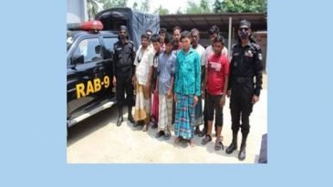 র‌্যাবের অভিযানে ১০ জন গ্রেপ্তার, ৬ টি সিএনজি উদ্ধার