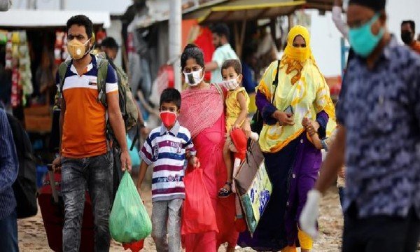 জনস্রোত থামানো যাচ্ছে না