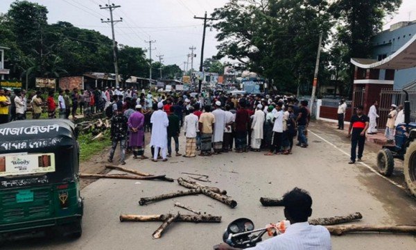 বিয়ানীবাজারে বিদ্যালয়ের ভূমি লিজের প্রতিবাদ, সড়ক অবরোধ