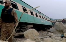 পাকিস্তানে ট্রেন দুর্ঘটনায় মৃতের সংখ্যা বাড়ে ৫০