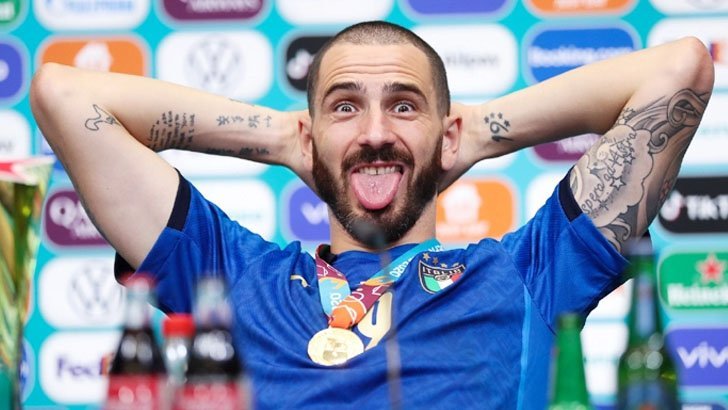 ইংলিশ সমর্থকদের পাস্তা খেতে বললেন বনুচ্চি