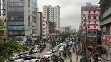 কঠোর লকডাউনে অবাধে চলছে ব্যক্তিগত গাড়ি