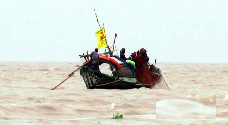 মেঘনায় জেলেদের জালে ধরা পড়ছে ইলিশ