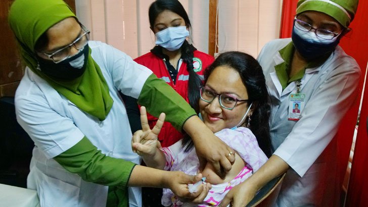 সারাদেশে আবারও প্রথম ডোজের টিকা দেওয়া শুরু