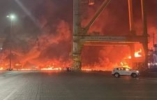 দুবাই বন্দরে ভয়াবহ বিস্ফোরণ, কেঁপে উঠল শহর