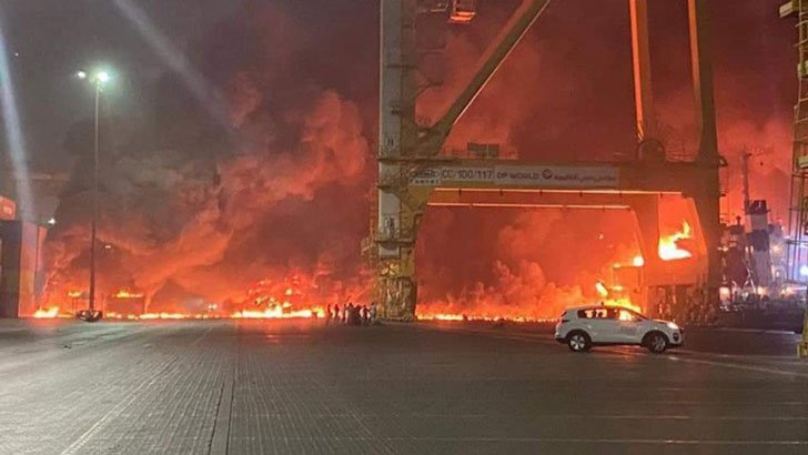 দুবাই বন্দরে ভয়াবহ বিস্ফোরণ, কেঁপে উঠল শহর