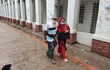 ‘অ্যাম্বুলেন্স ভাড়া চায় ৯ হাজার টাকা, আছে ২ হাজার টাকা’