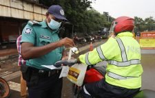 বিধিনিষেধ অমান্য করায় মিরপুরে আটক ৩০