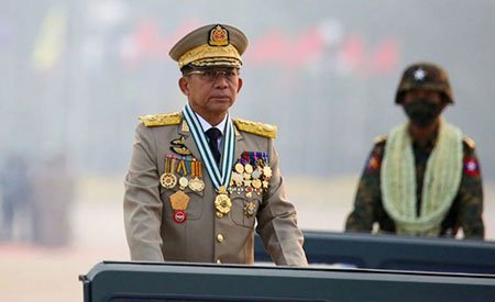 মিয়ানমারে সামরিক জান্তার জন্মদিনে ‘মক’ কফিনে আগুন