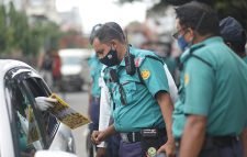 লকডাউনে বাইরে যাওয়ায় রাজধানীতে আরো ৬২১ জন আটক