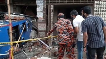 মগবাজারের বিস্ফোরণস্থল থেকে গ্যাস বেরুচ্ছে